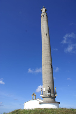 Monumento ao Sagrado Coraz&oacute;n de Xes&uacute;s no monte do Faro